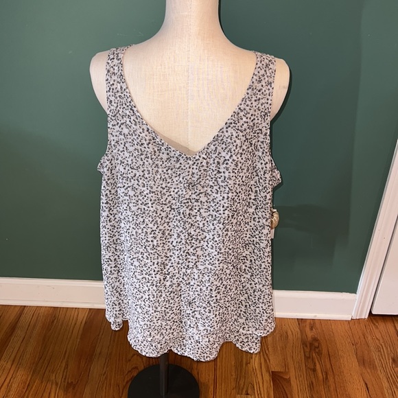 Women’s Lane Bryant sleeveless top size 22 - Picture 2 of 3